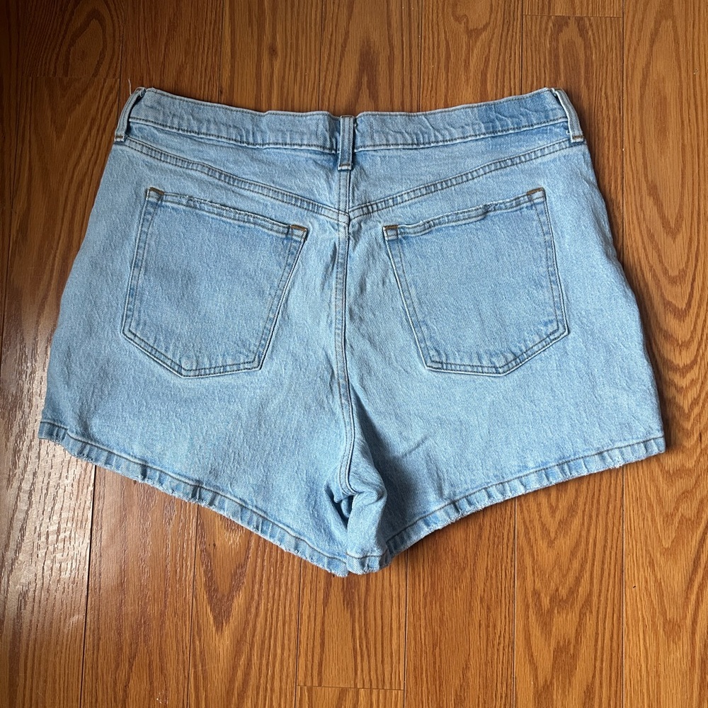 Abercrombie & Fitch Light Blue Jean High Rise Mom Shorts Sz 16 - Picture 3 of 3